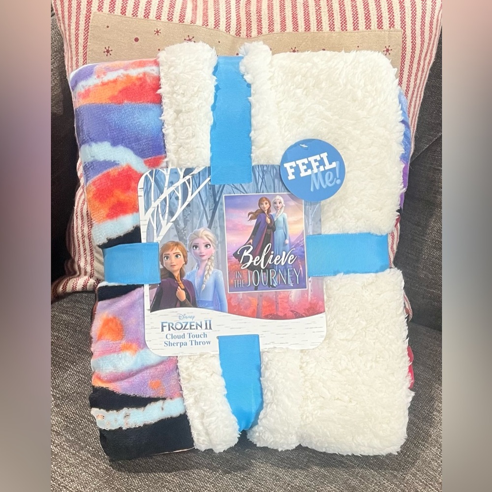 Frozen II Sherpa Throw Blanket